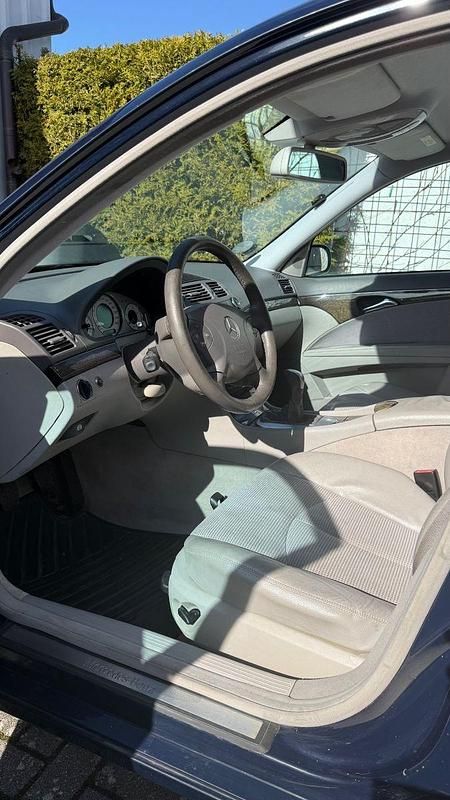 Gebraucht Mercedes E270 Avantgarde 177 PS (130 kW) 2002 Blau Limousine