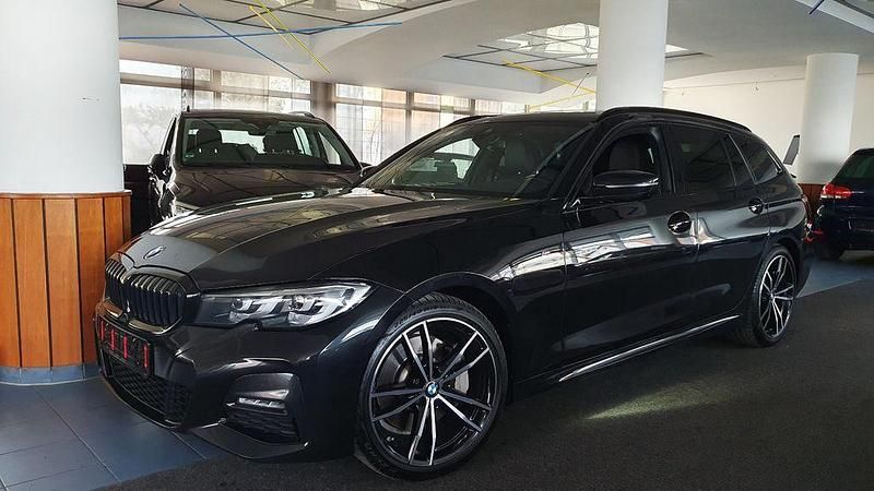 Schwarz Gebraucht 2022 BMW 330 M Sport Limousine | 26.990 € (Superpreis) - Bild 1/4