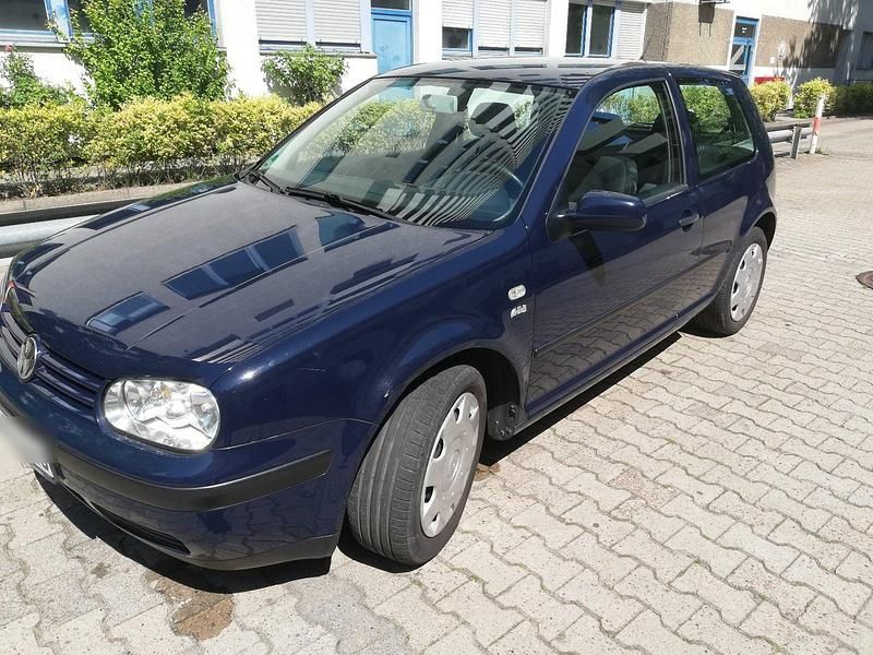 Blau Gebraucht 2002 VW Golf IV Kleinwagen | 1.800 € (Fairer Preis) - Bild 1/4