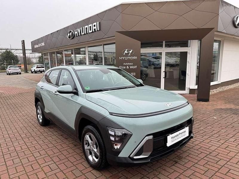Mirage green Neu 2025 Hyundai Kona Select SUV | 24.830 € (Fairer Preis) - Bild 1/4