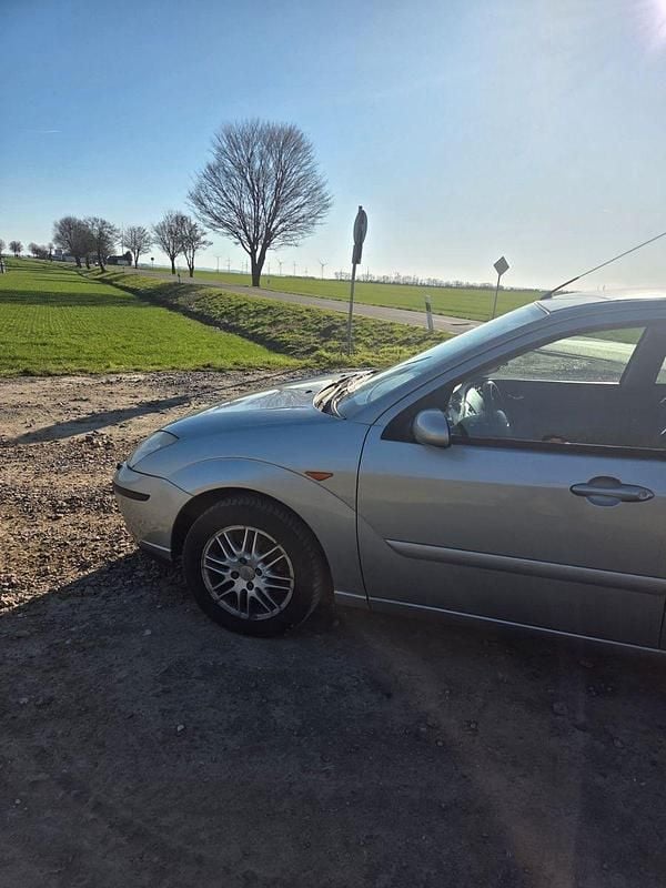 Gebraucht Ford Focus Ghia 131 PS (96 kW) 2003 Silber Kombi