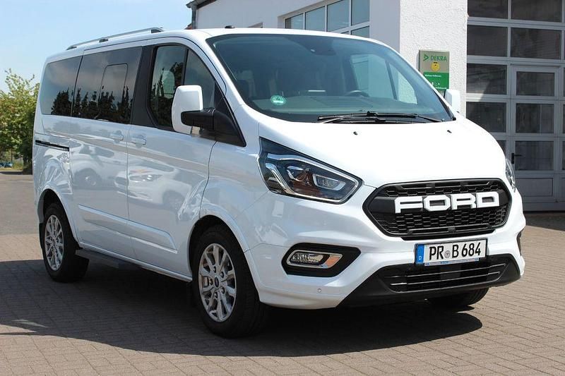 Gebraucht Ford Tourneo Titanium 131 PS (96 kW) 2019 Weiß Van / Kleinbus