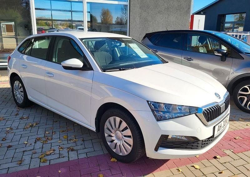 Weiß Gebraucht 2019 Skoda Scala Ambition Kleinwagen | 12.450 € (Superpreis) - Bild 1/4
