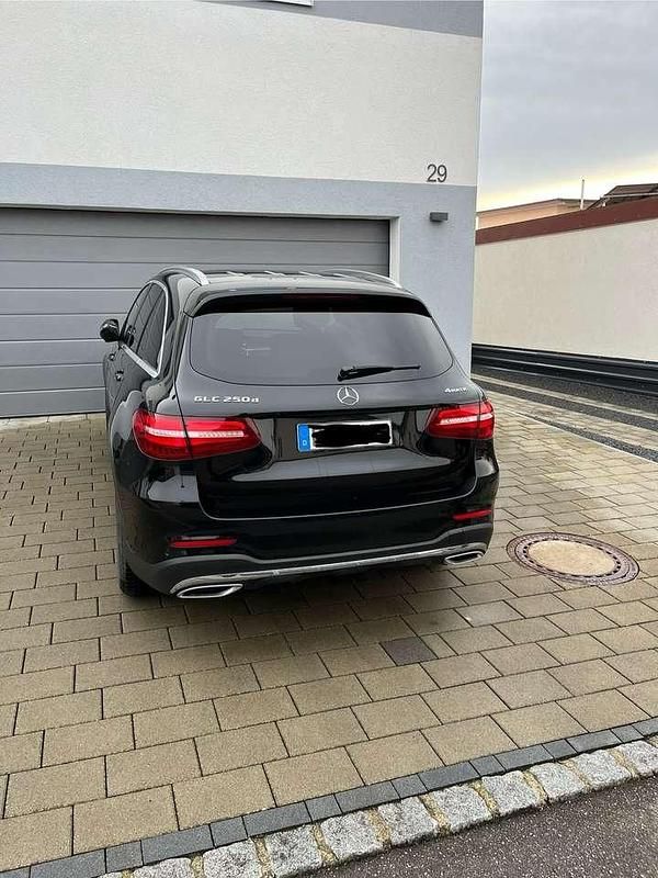 Gebraucht Mercedes GLC250 204 PS (150 kW) 2018 Schwarz SUV