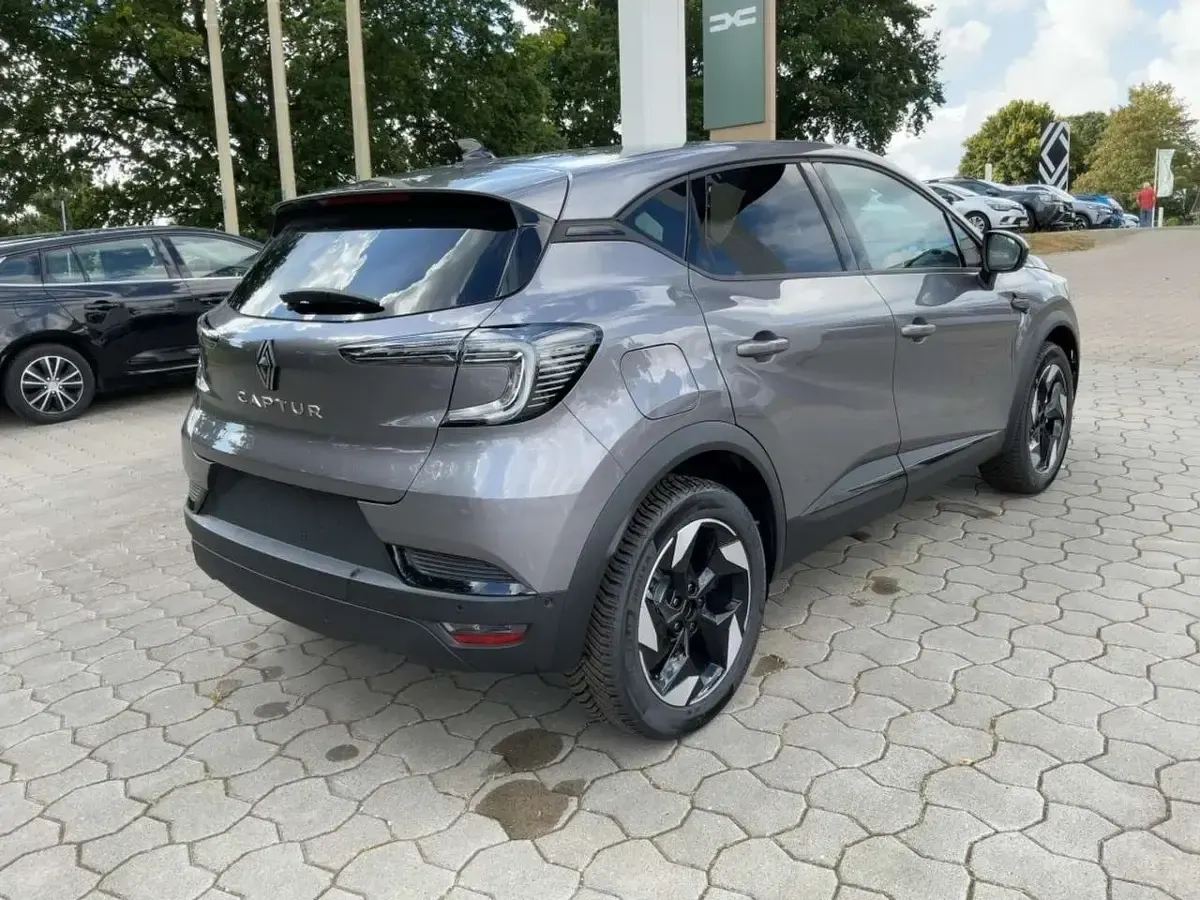 Neu Renault Captur Techno 91 PS (66 kW) 2025 Grau cassiopee SUV