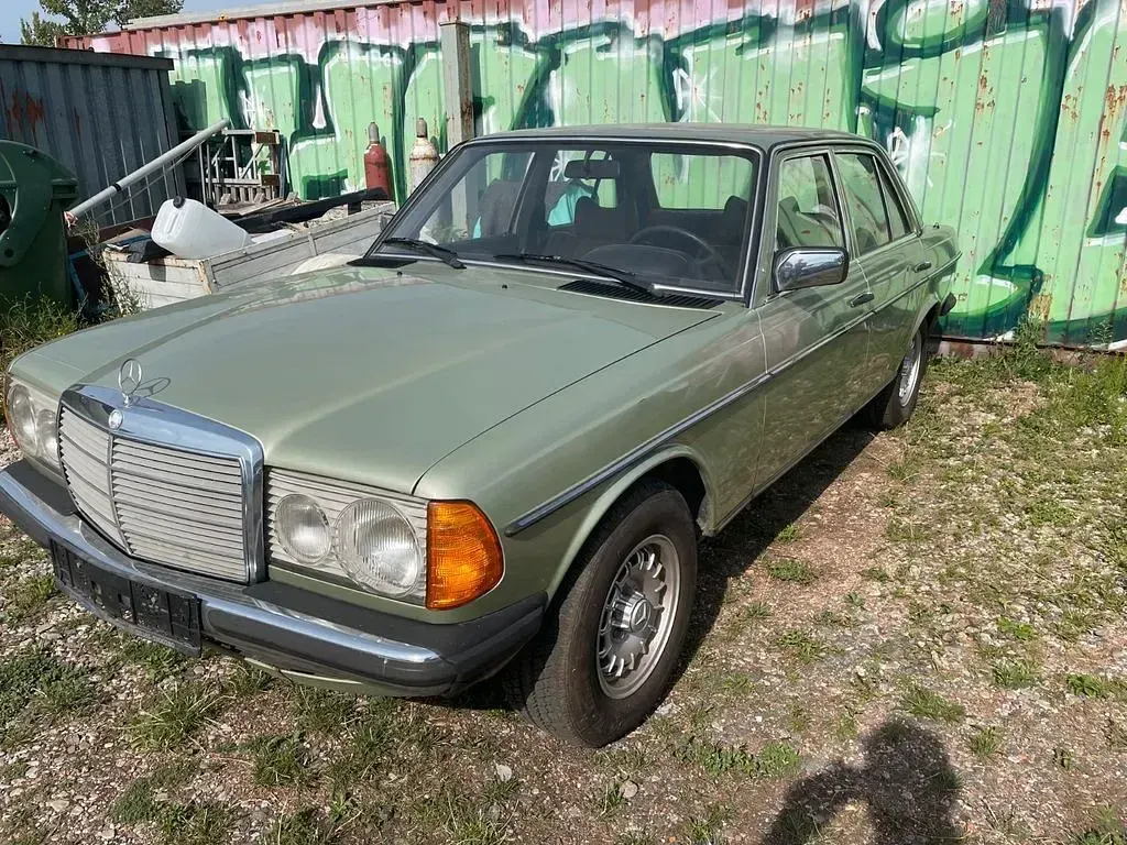 Gebraucht Mercedes 300 80 PS (58 kW) 1979 Grün metallic Limousine