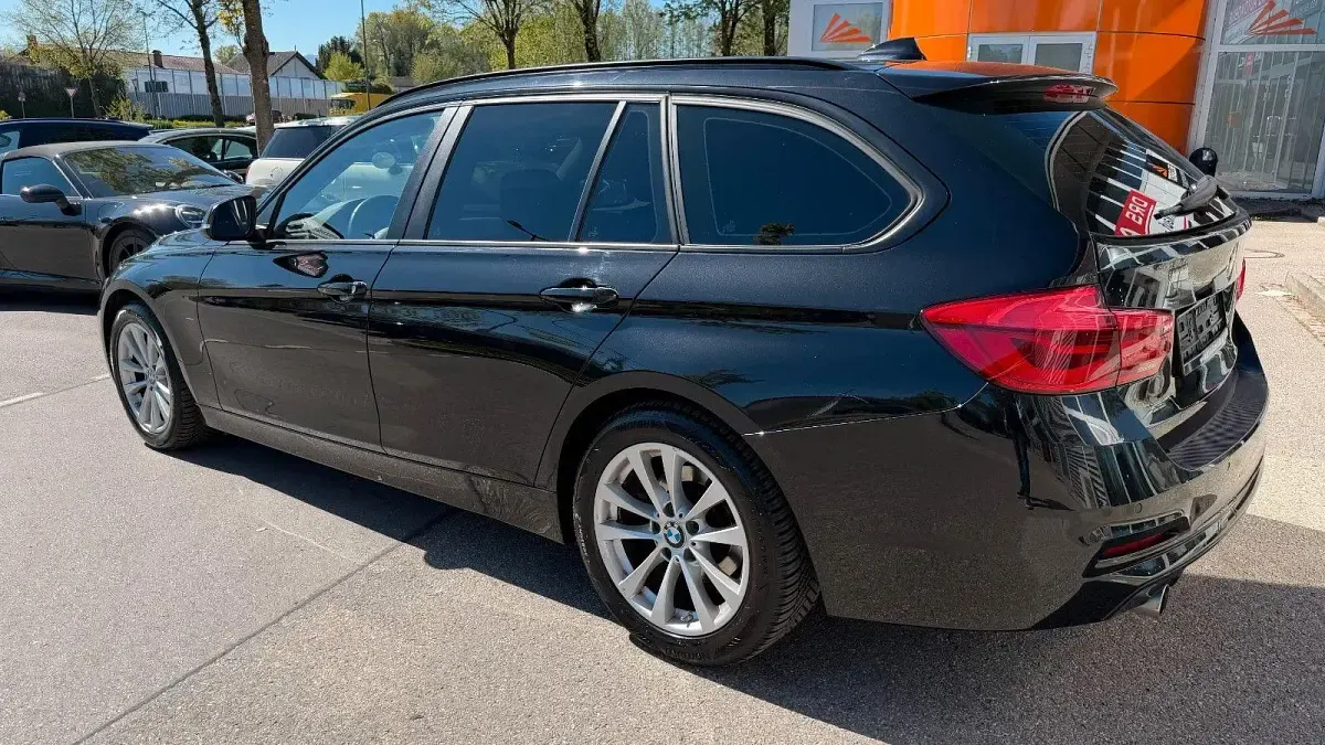 Gebraucht BMW 316 Advantage 116 PS (85 kW) 2018 Black sapphire metallic Kombi