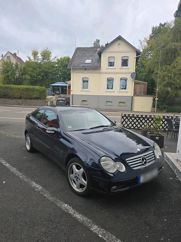 Blau Gebraucht 2003 Mercedes C180 Coupé | 1.750 € (Fairer Preis) - Bild 1/2