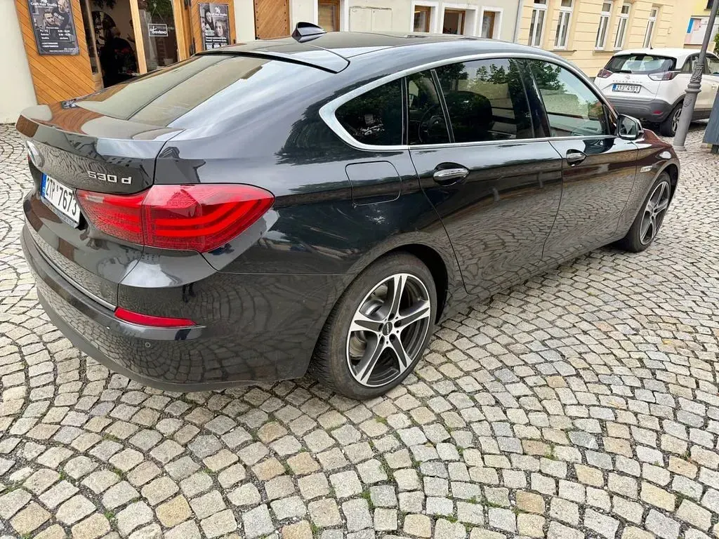 Gebraucht BMW 530 Sport Line 258 PS (189 kW) 2014 Schwarz Limousine