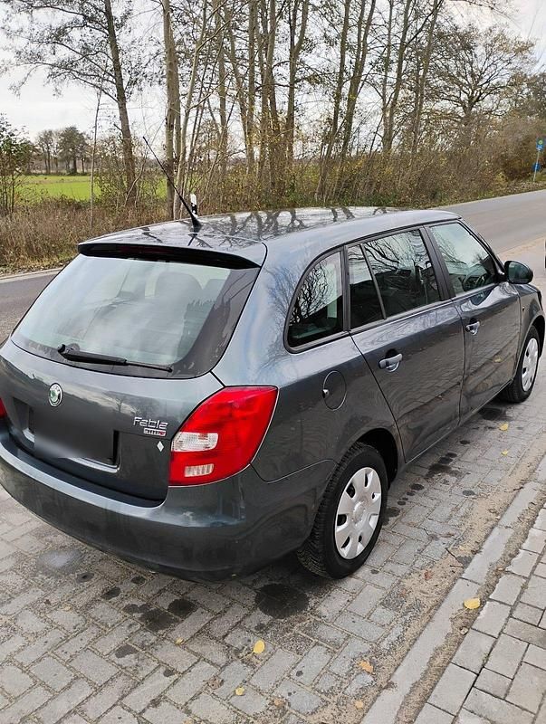 Grau Gebraucht 2009 Skoda Fabia Kombi | 1.300 € (Superpreis) - Bild 1/4