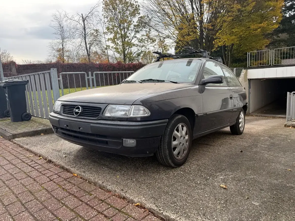Gebraucht Opel Astra 75 PS (55 kW) 1996 Grau Coupé
