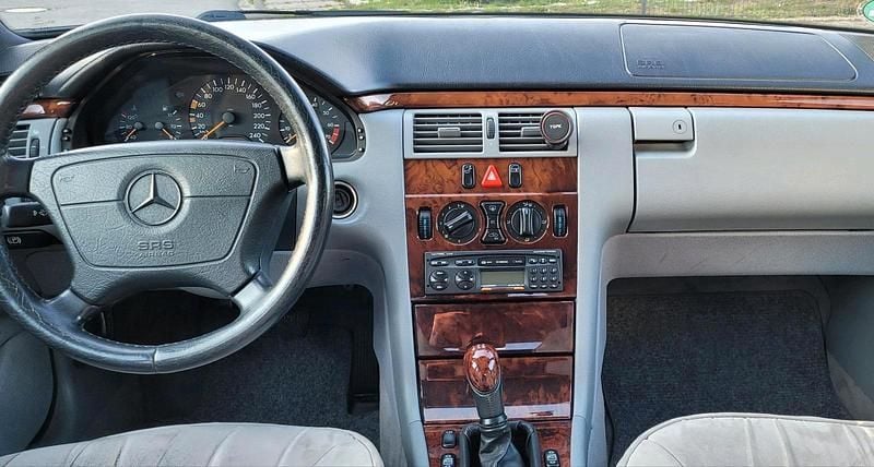 Gebraucht Mercedes E240 170 PS (125 kW) 1998 Limousine