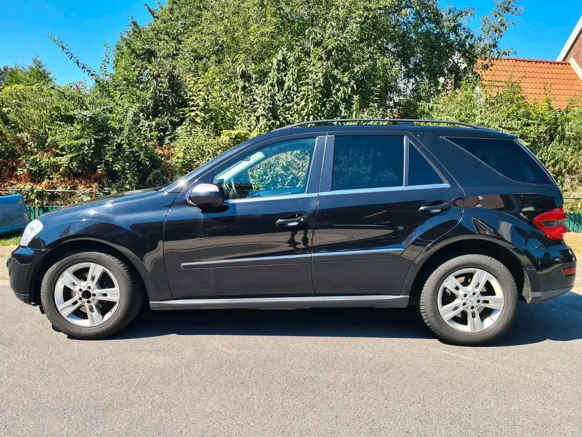 Gebraucht Mercedes ML350 231 PS (169 kW) 2010 Schwarz SUV