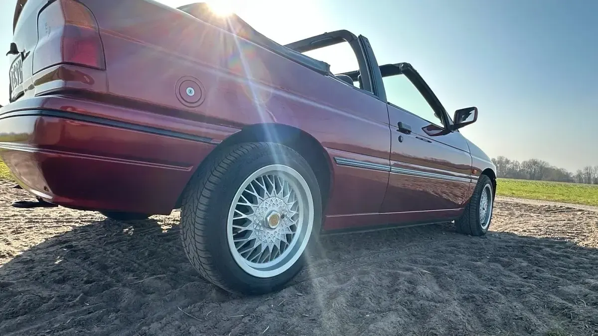 Gebraucht Ford Escort Cabriolet 105 PS (77 kW) 1991 Rot Cabrio