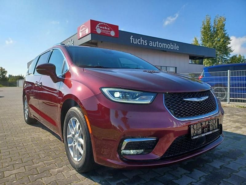 Rot Gebraucht 2021 Chrysler Pacifica SUV | 39.990 € (Teuer) - Bild 1/4