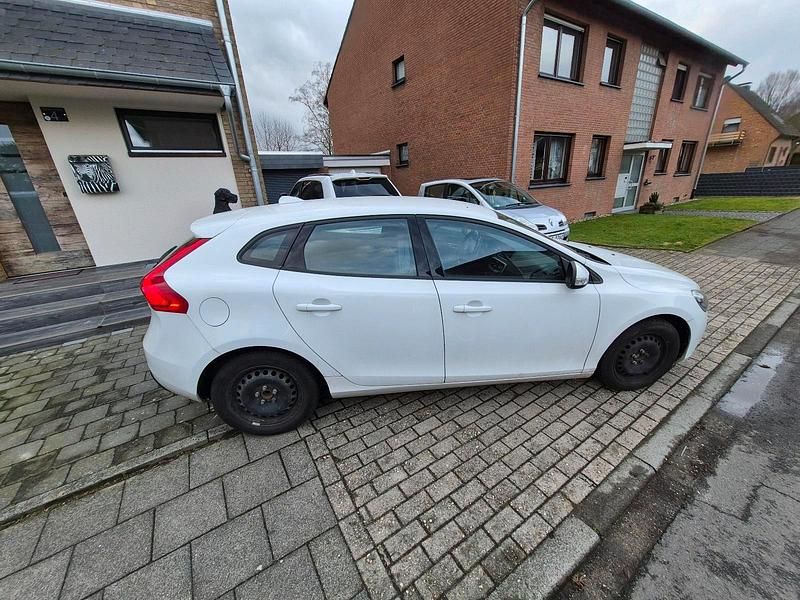 Gebraucht Volvo V40 120 PS (88 kW) 2014 Weiß Limousine