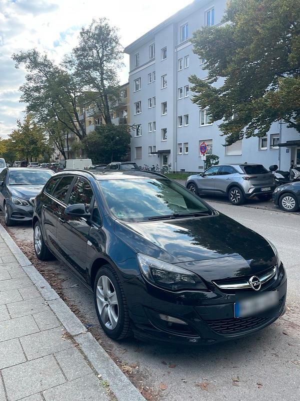 Schwarz Gebraucht 2015 Opel Astra Kombi | 5.600 € (Etwas zu teuer) - Bild 1/4
