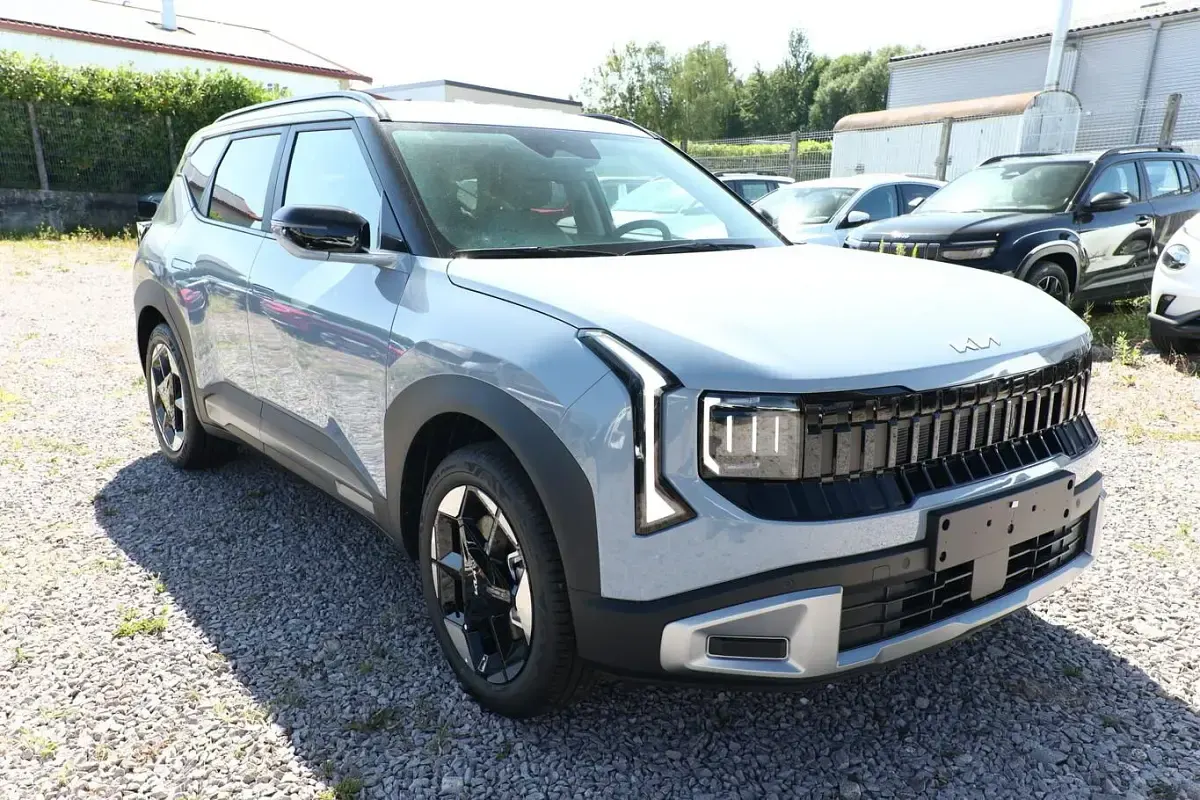 Neu Kia Seltos Vision 179 PS (131 kW) 2026 Pale gray metallic SUV