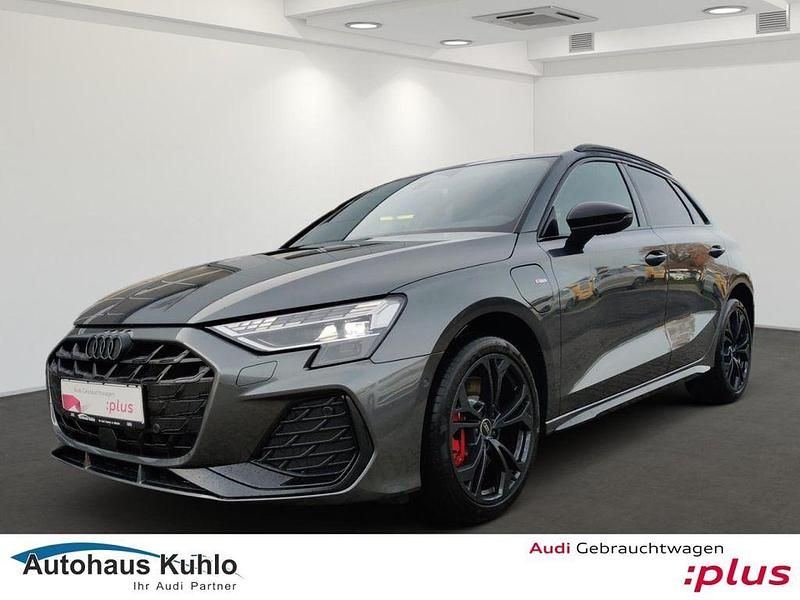 Grau Gebraucht 2025 Audi A3 Sportback e-tron S-Line Kleinwagen | 47.990 € - Bild 1/4