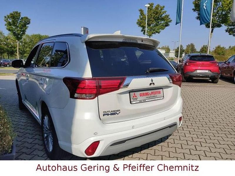 Gebraucht Mitsubishi Outlander P-HEV Spirit+ 224 PS (164 kW) 2021 Weiß SUV