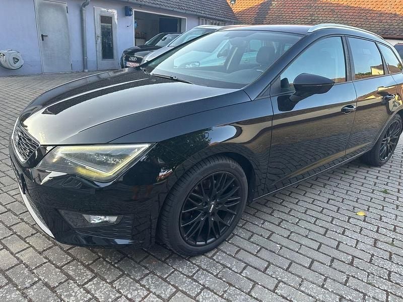 Schwarz Gebraucht 2016 Seat Leon ST FR Kombi | 11.990 € (Fairer Preis) - Bild 1/4