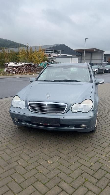 Silber Gebraucht 2006 Mercedes C220 Limousine | 3.600 € (Fairer Preis) - Bild 1/4