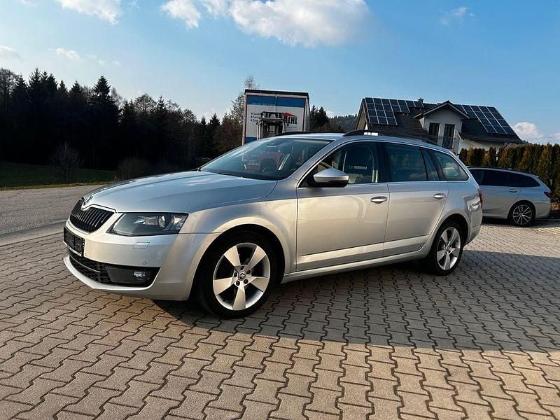 Gebraucht Skoda Octavia Elegance 150 PS (110 kW) 2015 Silber Kleinwagen