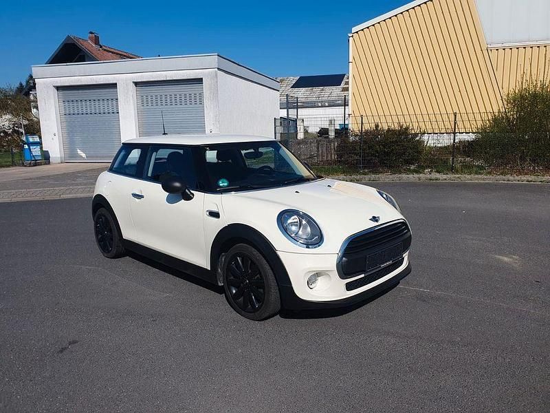 Weiß Gebraucht 2016 Mini ONE Kleinwagen | 9.150 € (Fairer Preis) - Bild 1/4