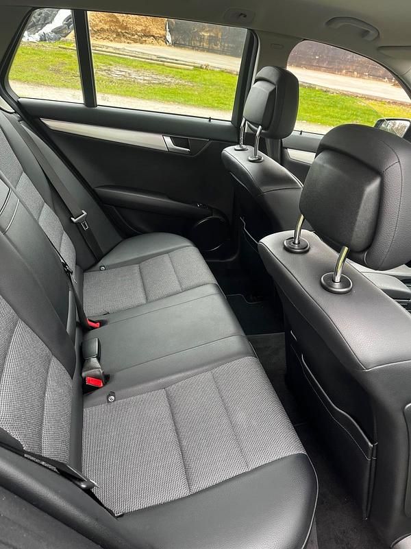 Gebraucht Mercedes C250 204 PS (150 kW) 2011 Schwarz Kombi