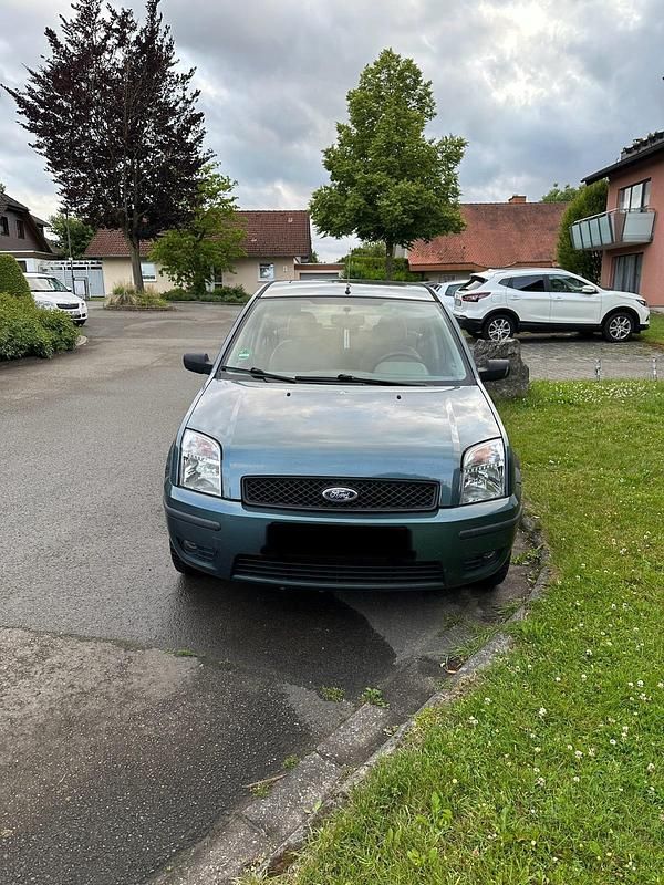 Grün Gebraucht 2003 Ford Fusion Kleinwagen | 300 € (Superpreis) - Bild 1/4