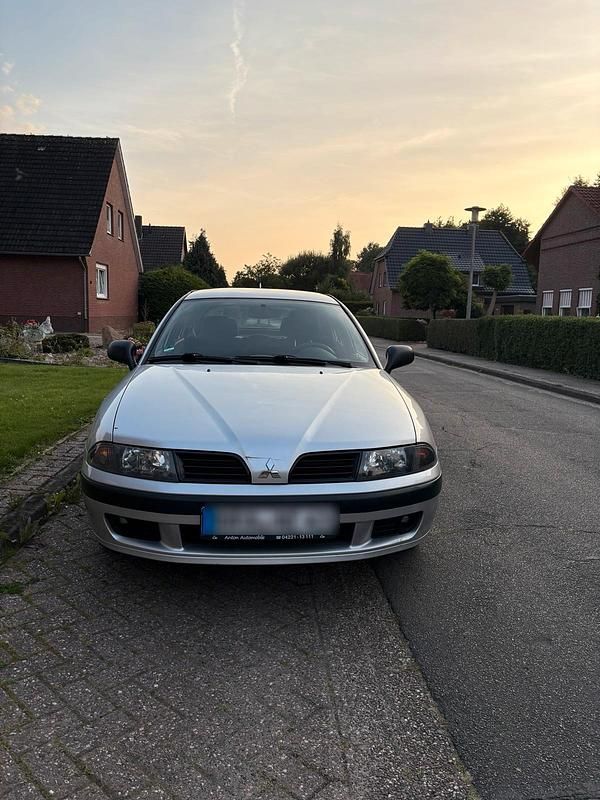Silber Gebraucht 2004 Mitsubishi Carisma Limousine | 3.100 € (Etwas zu teuer) - Bild 1/4