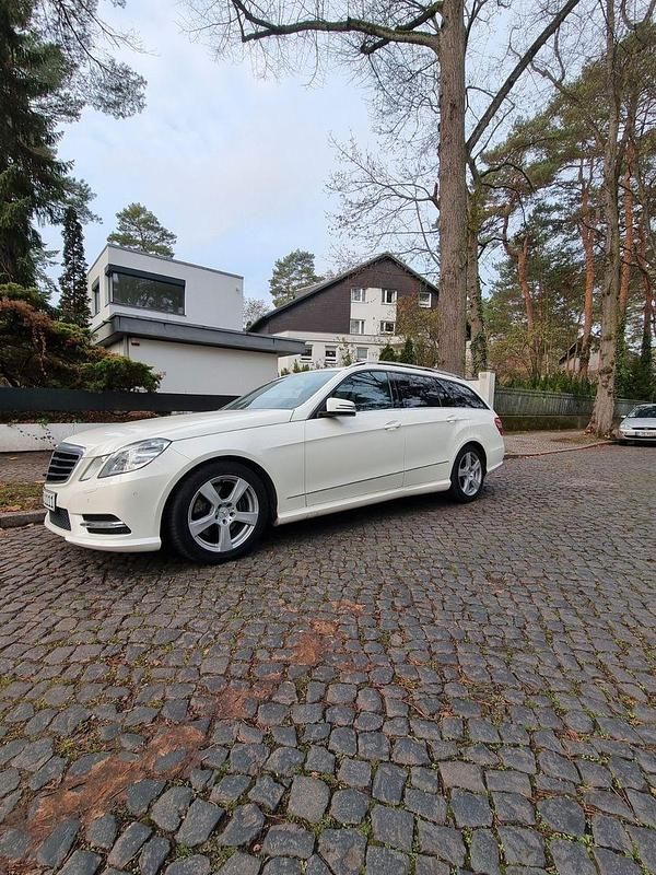 Gebraucht Mercedes E300 Avantgarde 231 PS (169 kW) 2012 Weiß Kombi