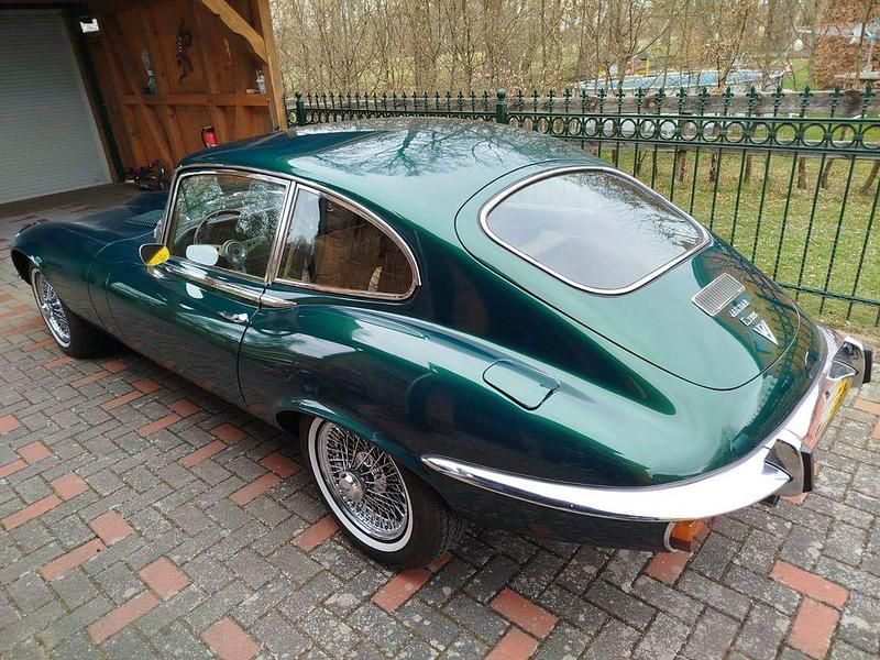 Second-hand Jaguar E-Type 268 CP (197 kW) 1972 Verde Coupe
