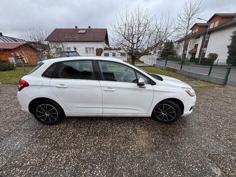 Gebraucht Citroën C4 Tendance 120 PS (88 kW) 2014 Weiß Limousine