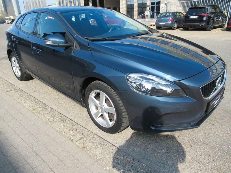 Gebraucht Volvo V40 Kinetic 122 PS (89 kW) 2017 Blau Limousine