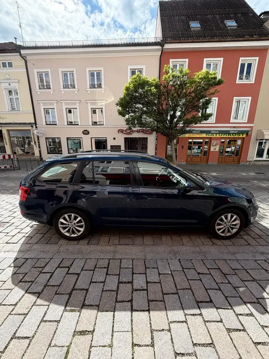 Gebraucht Skoda Octavia 105 PS (77 kW) 2013 Blau Kombi