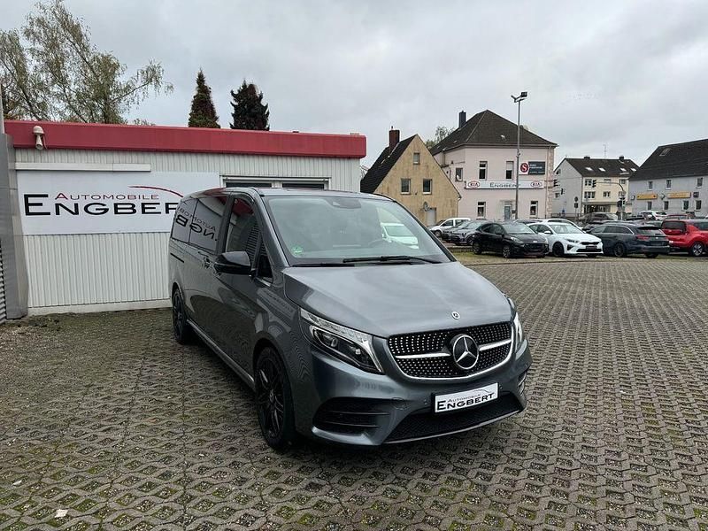 Grau Gebraucht 2021 Mercedes V220 AMG Van / Kleinbus | 51.490 € (Etwas zu teuer) - Bild 1/4