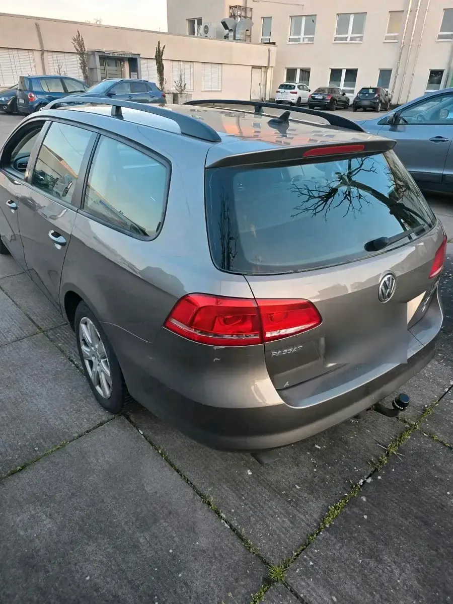 Gebraucht VW Passat 105 PS (77 kW) 2011 Gold Kombi