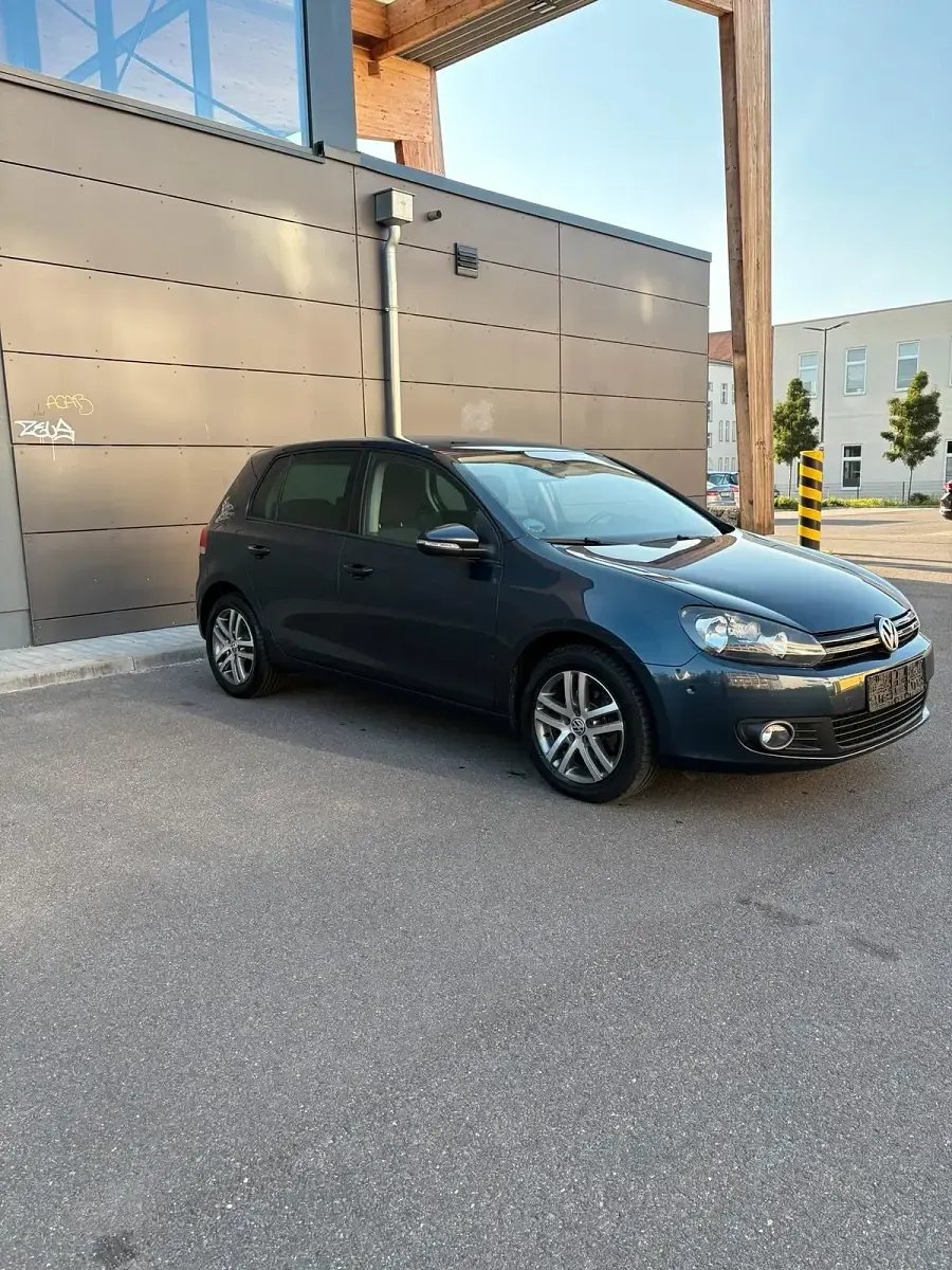 Gebraucht VW Golf VI Team 105 PS (77 kW) 2010 Blau Limousine
