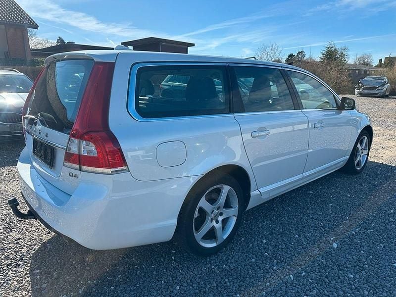 Gebraucht Volvo V70 Kinetic 181 PS (133 kW) 2016 Weiß Kombi