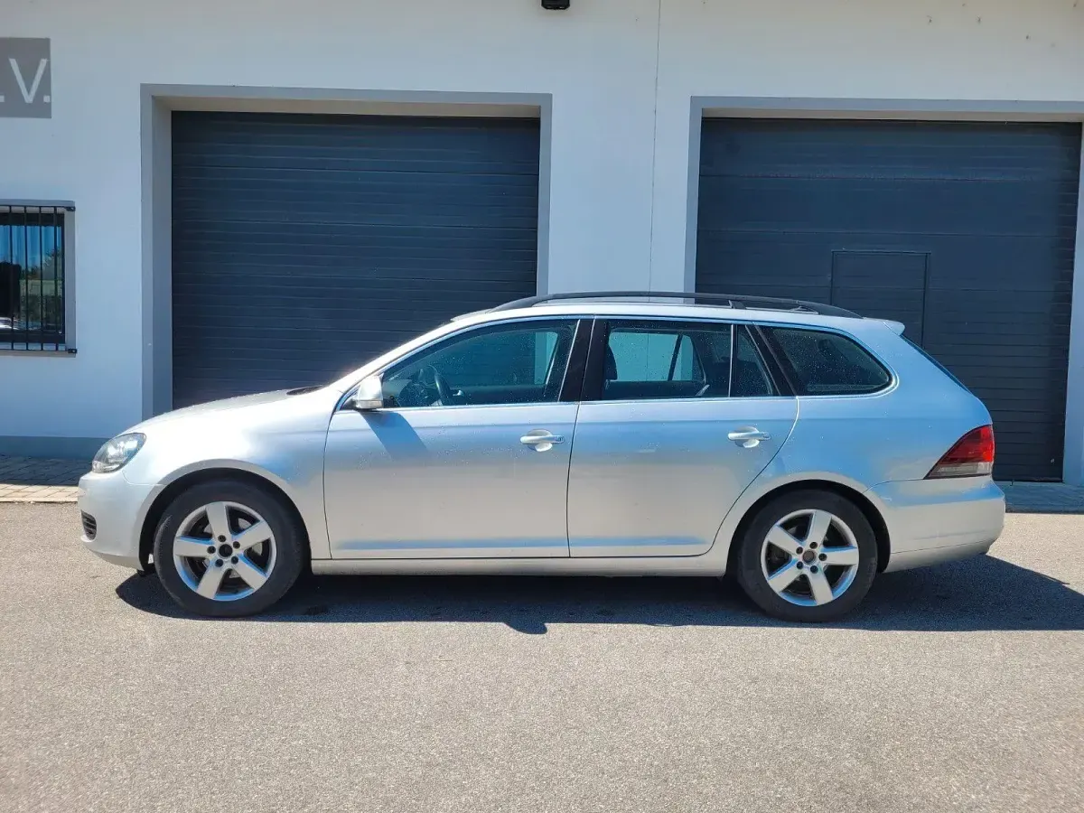 Gebraucht VW Golf VI Comfortline 105 PS (77 kW) 2011 Silber Kleinwagen