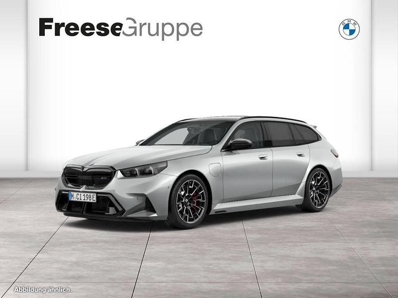 Grau Neu 2025 BMW M5 Shadowline Kombi | 143.490 € (Superpreis) - Bild 1/4