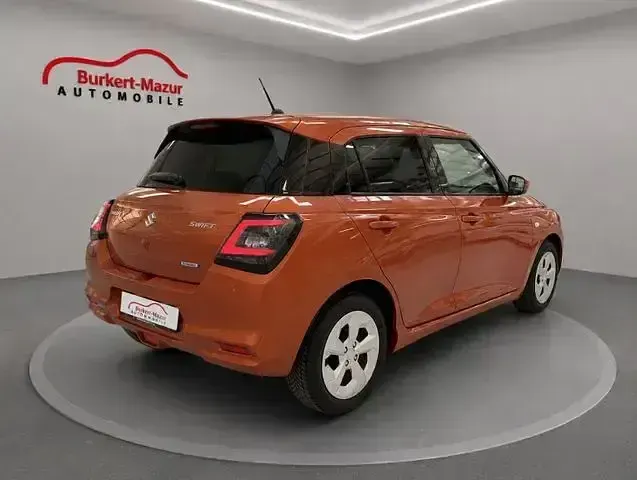 Gebraucht Suzuki Swift Club 83 PS (61 kW) 2022 Orange Kleinwagen