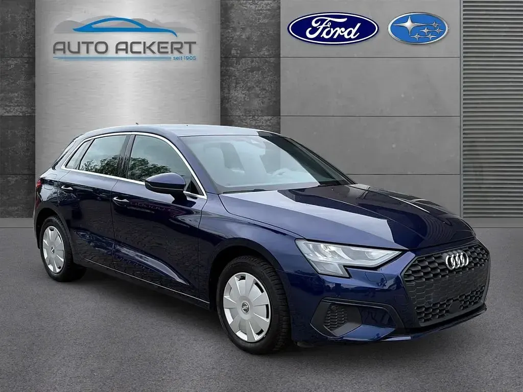 Gebraucht Audi A3 Basis 116 PS (85 kW) 2024 Blau Limousine