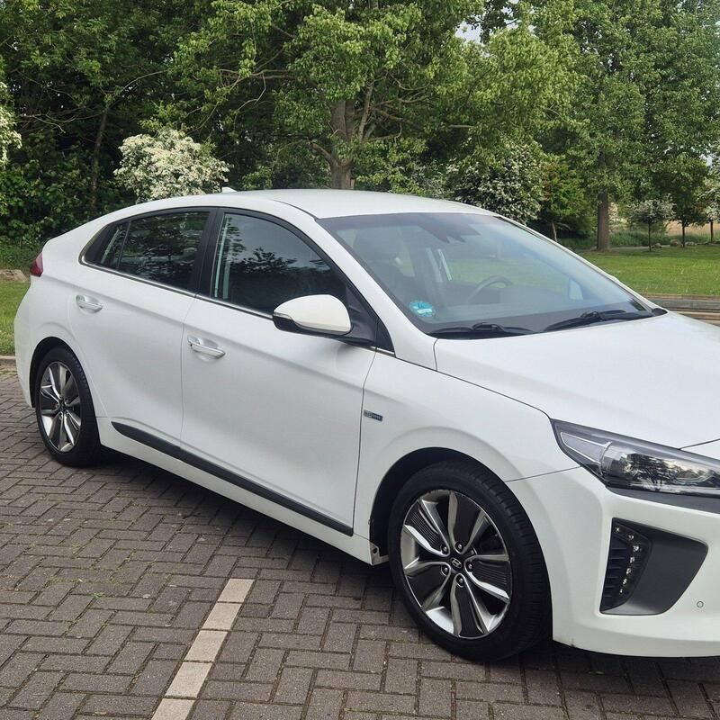 Weiß Gebraucht 2016 Hyundai Ioniq Premium Limousine | 10.999 € (Etwas zu teuer) - Bild 1/4
