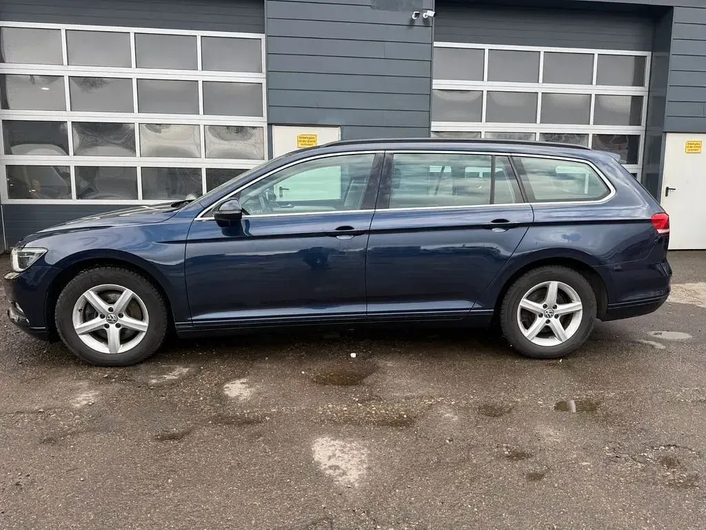 Gebraucht VW Passat Comfortline 150 PS (110 kW) 2015 Blau Kombi