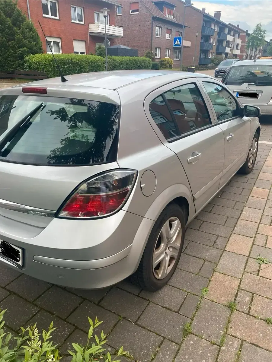 Gebraucht Opel Astra 90 PS (66 kW) 2008 Grau Limousine