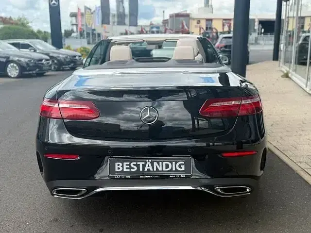Usado Mercedes E220 AMG line 194 CV (142 kW) 2017 Negro Descapotable