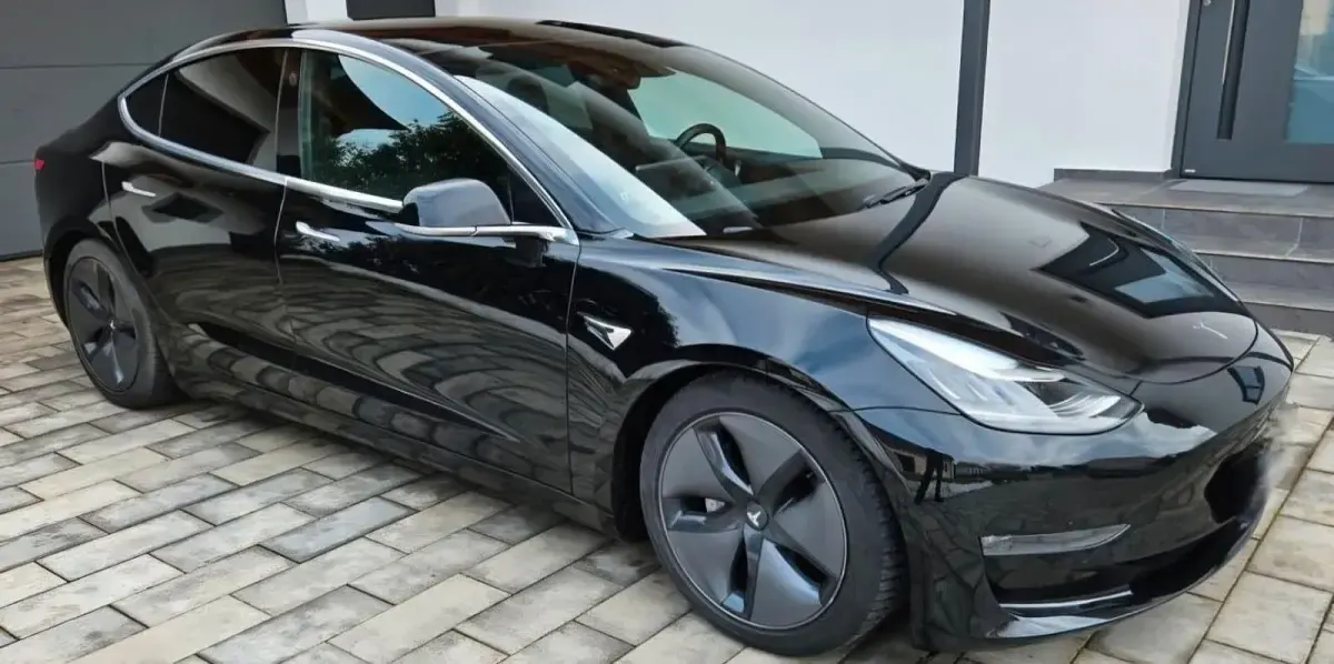 Käytetty Tesla Model 3 366 kW (498 HP) 2019 Musta Sedan