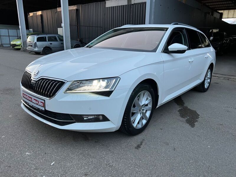 Weiß Gebraucht 2019 Skoda Superb Style Kombi | 14.900 € - Bild 1/4